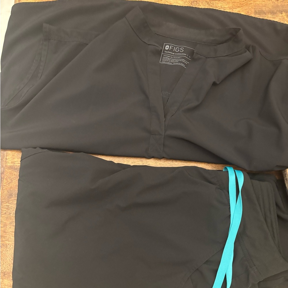 Figs Black Scrub Set with Blue Accent